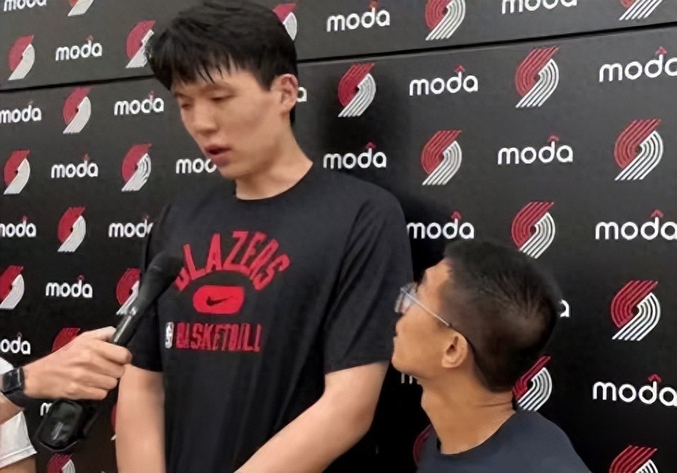 太尷尬了！傳聞楊漢森翻譯加入開拓者隊(duì)教練組 但事實(shí)證明他只是撿球！