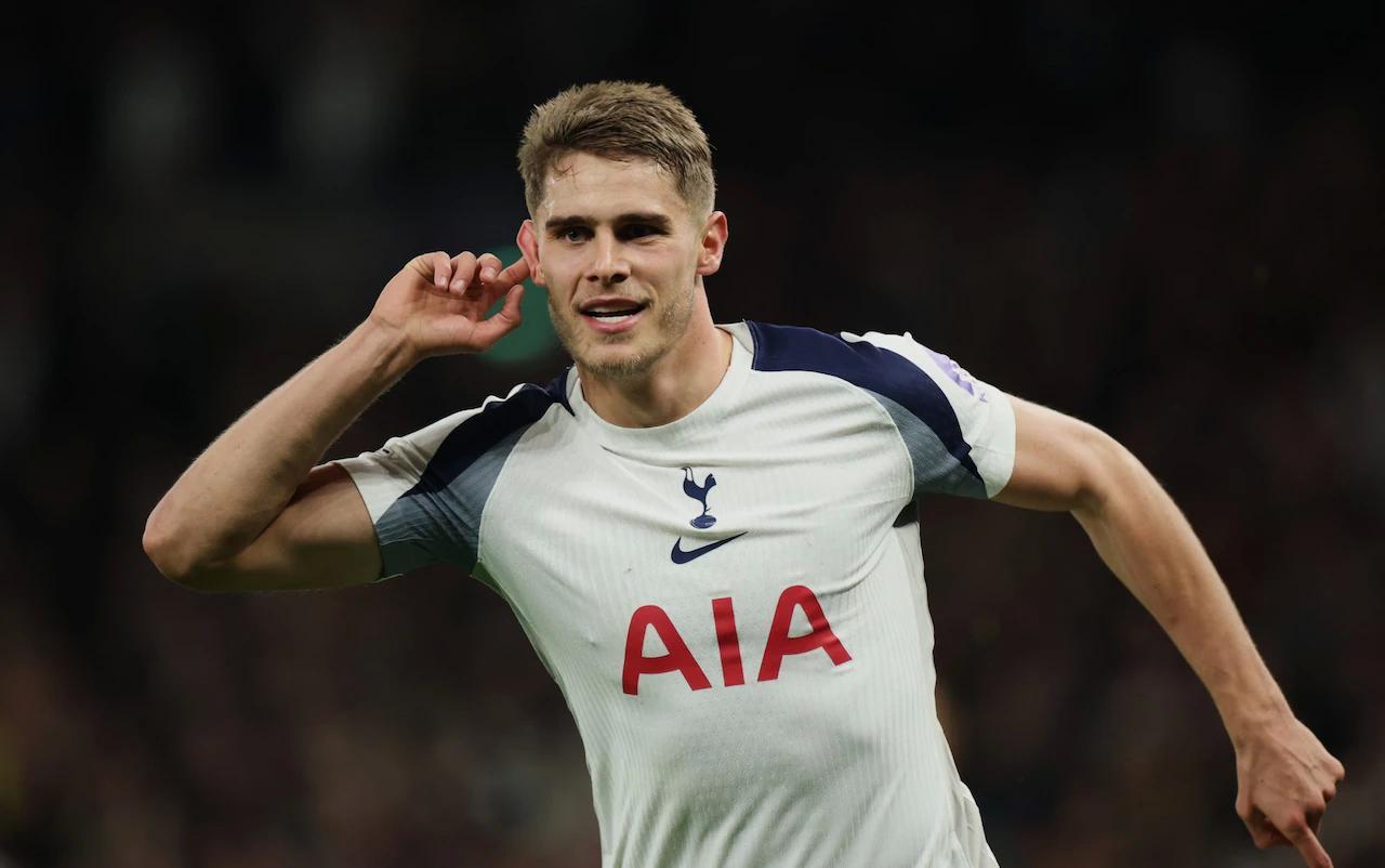 馬特·洛：托特納姆熱刺希望通過加薪來延長范德文的合同以反映他的地位