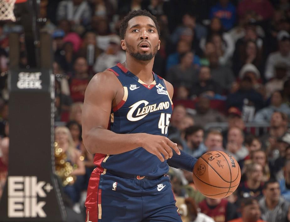 高效輸出 米切爾21投15中 得到46分4籃板8助攻 三分球11中6 罰球10中10